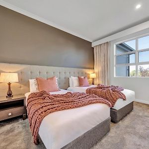 Two-Bedroom Apartment One King Two Single Beds